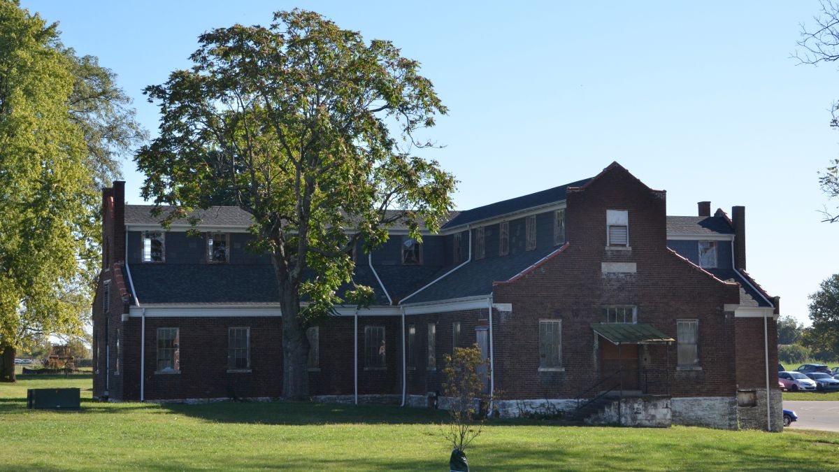An abandoned original hospital building on the former Eastern State Hospital campus
